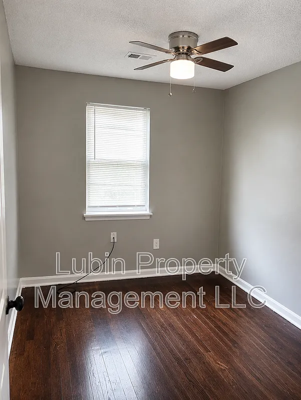 3 bed, 1.0 bath, $999 — Photo 3