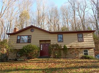 9 Robins Ln, Brookfield, CT 06804