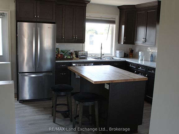 4th image of 380 Princes St S