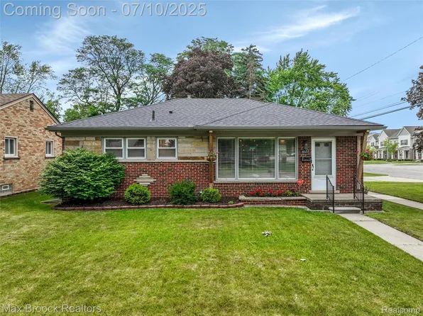 1623 Ottawa Dr, Royal Oak, MI 48073