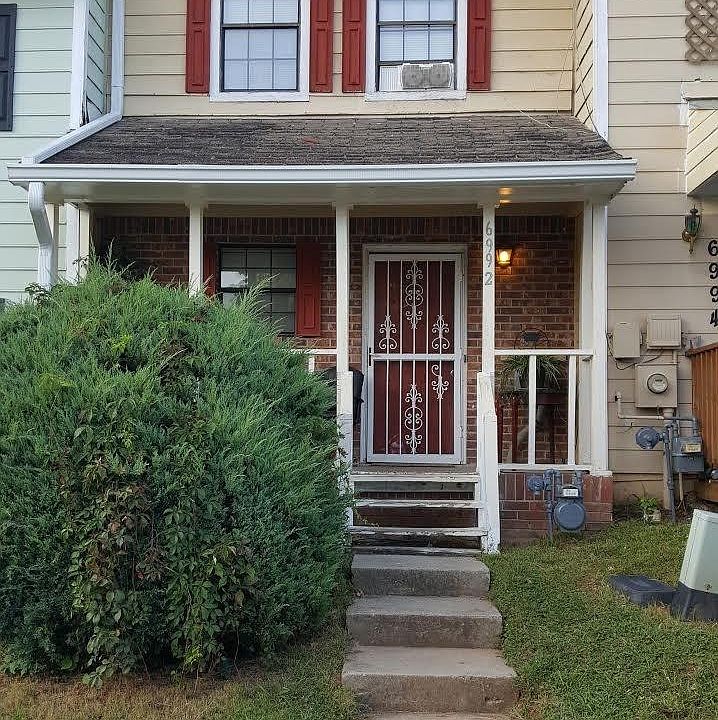 2nd image of 6992 Oakhill Cir
