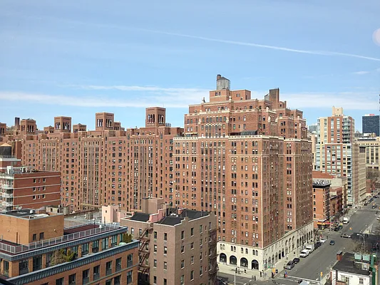 Sold by Douglas Elliman | media 24