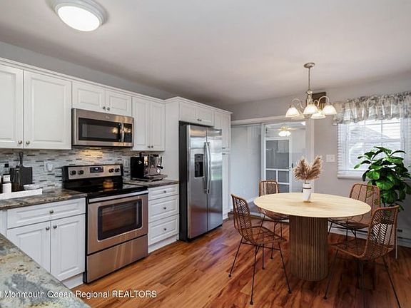 5th image of 121 Muhlen Platz Unit F