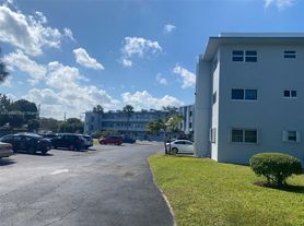 2223 Park Ln, Hollywood, FL