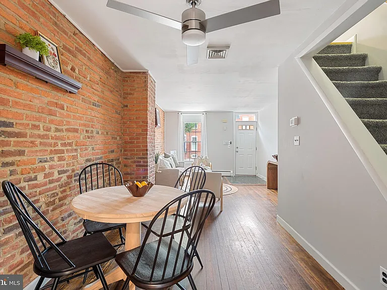 130 E Randall St — Photo 15