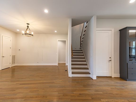 4th image of 941 Gale Ln #A
