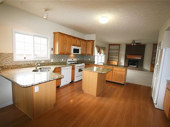 4th image of 12737 Mojave Dr