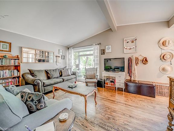 4th image of 418 Norrie Cres