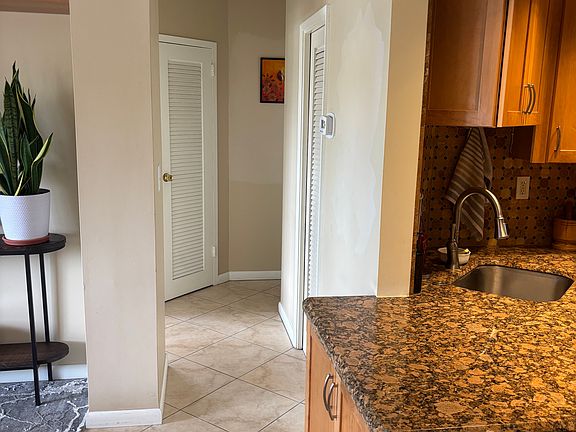 4th image of 1831 NE 38th St APT 301