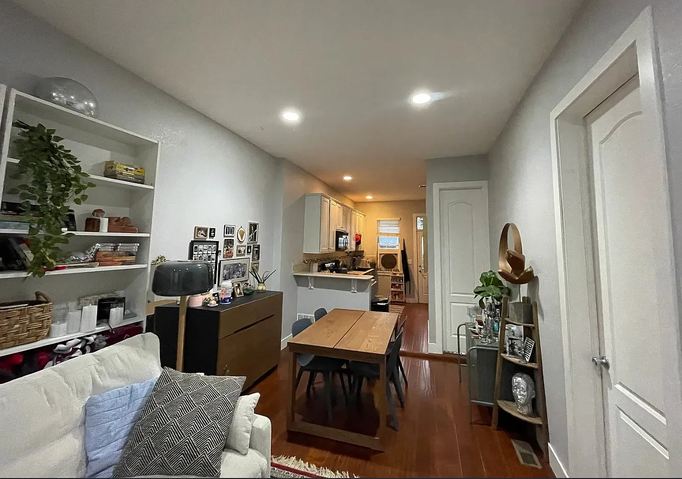 2 Bedroom, 1 Bathroom Row Home — Photo 3