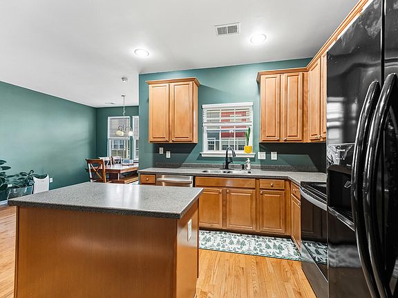 3rd image of 9038 Parlor Dr