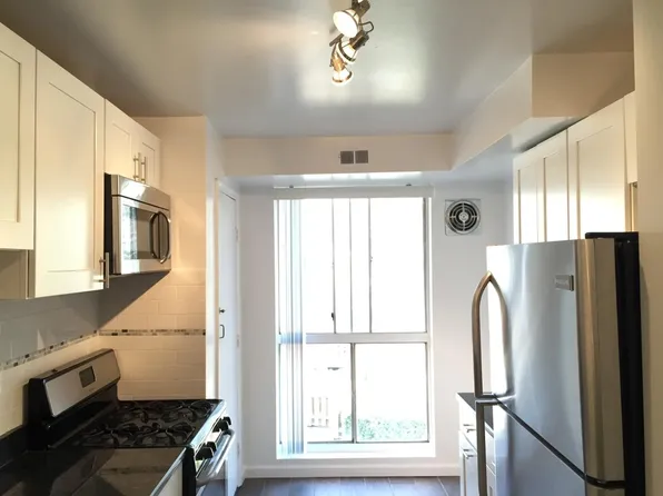 5618 Bloomfield Dr, Alexandria, VA