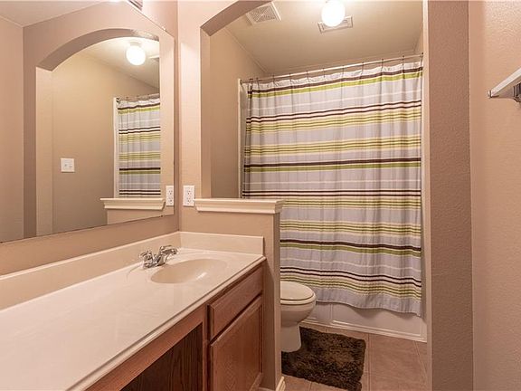 4th image of 15420 Yarberry Dr