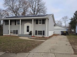 2012 Barnaby Dr, Loves Park, IL 61111