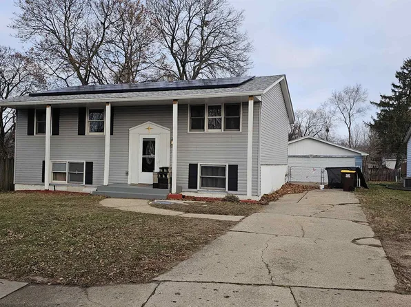 2012 Barnaby Dr, Loves Park, IL 61111