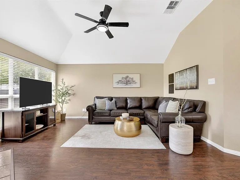 1369 Royal Oaks Dr — Photo 11