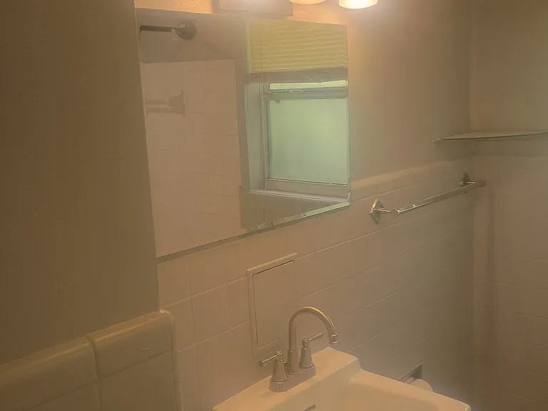 4921 N Suwanee Ave — Photo 1
