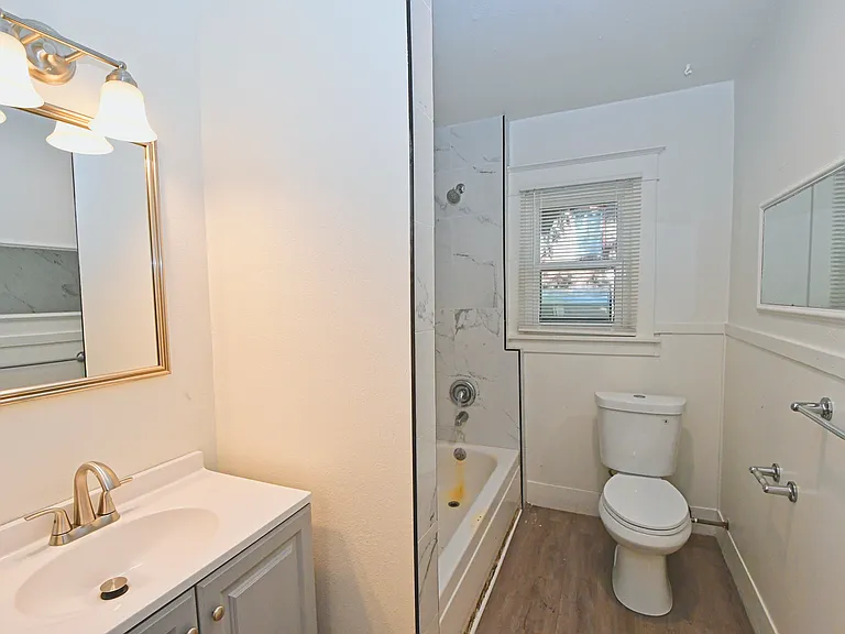 1136 E St — Photo 15