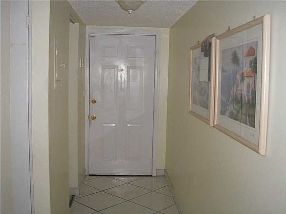 3rd image of 1555 W 44th Pl APT 244