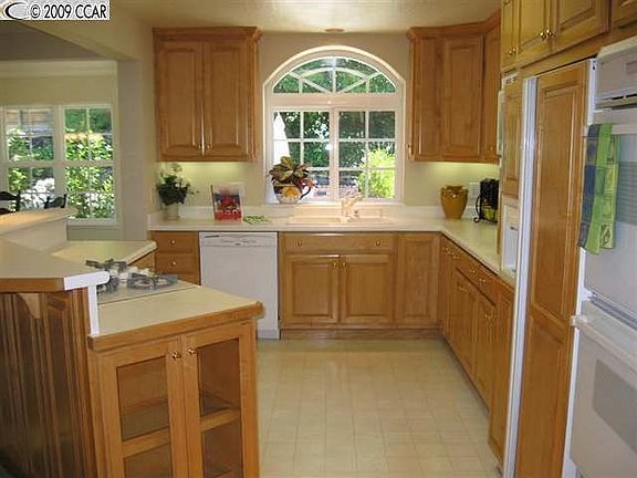 2nd image of 120 Vallecito Ln
