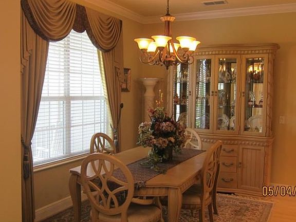 4th image of 210 Sand Piper Dr