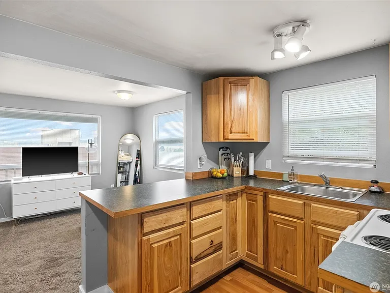 838 Prospect Aly — Photo 10
