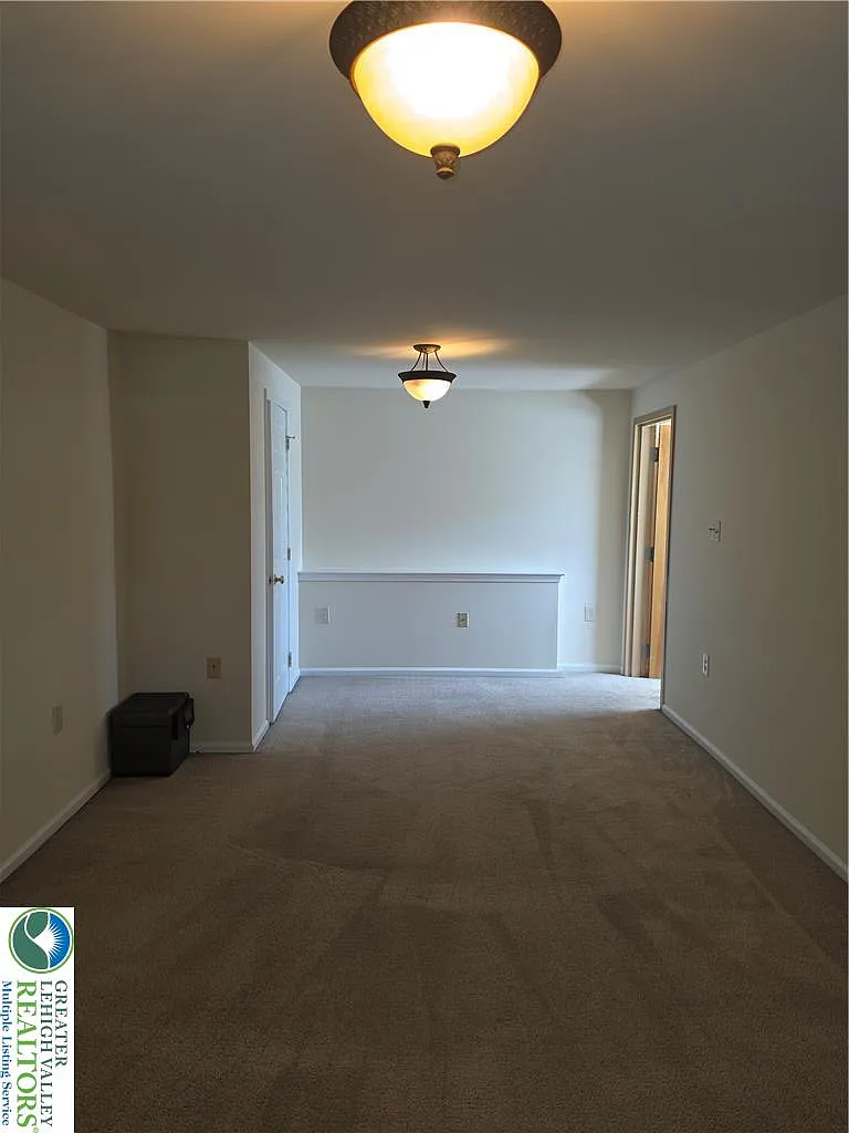 2 bed, 1.5 bath, 1600 sqft, $1,795 — Photo 4