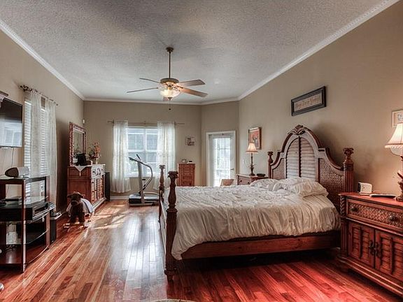 5th image of 1307 Deerbourne Dr