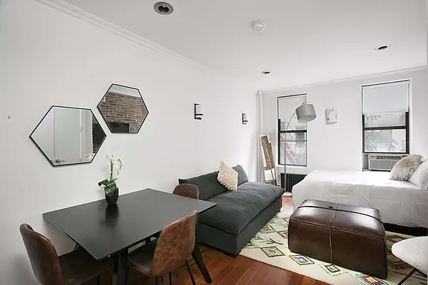 Rented by Roomors Living Inc | media 9