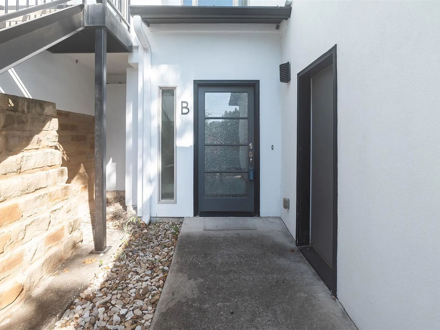 3 bed, 2.5 bath, 2248 sqft, $3,895 — Photo 3