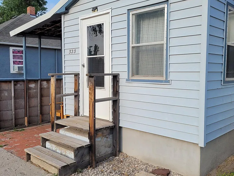 Unit A, Entrance