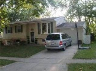 1304 Mount Vernon Dr, Bloomington, IL