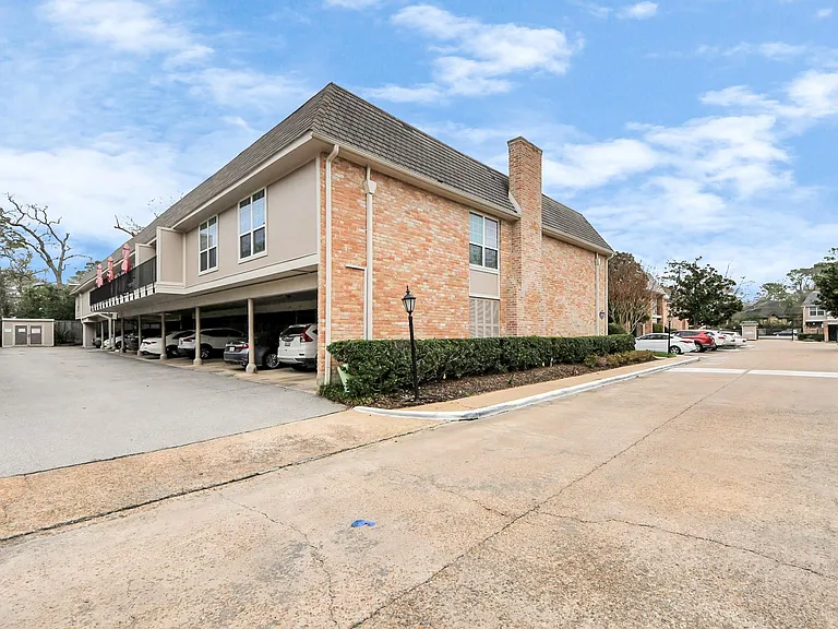 2224 S Piney Point Rd #227 — Photo 30