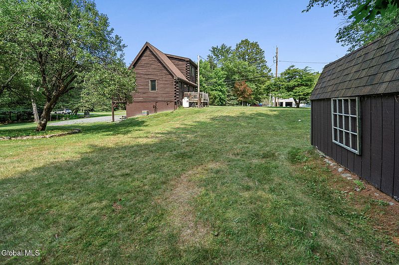 4th image of 202 Horse Hill Road