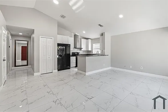 2 bed, 1190 sqft, $2,000 — Photo 1
