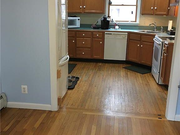 5th image of 15 King Phillip Dr