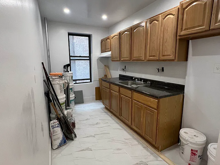 11-24 46th Ave #1B — Photo 3