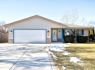 5925 S 34th St, Greenfield, WI 53221