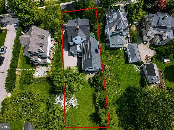 3rd image of 114 Llanfair Rd