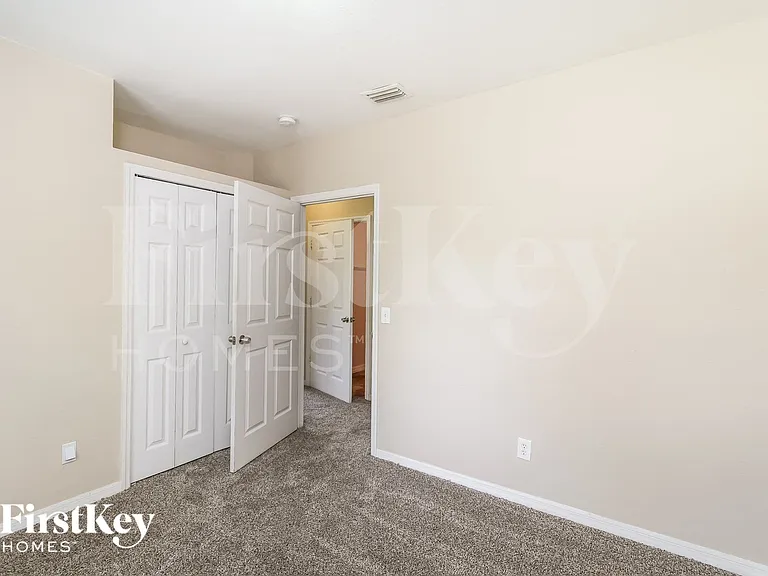 2067 N Chamberlain Blvd — Photo 12