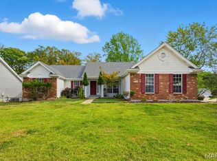 1718 Pheasant Run Dr, Maryland Heights, MO 63043