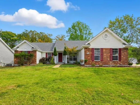 1718 Pheasant Run Dr, Maryland Heights, MO 63043