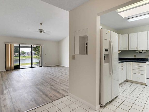 4th image of 5701 Strawberry Lakes Cir
