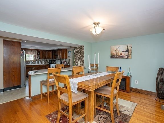 5th image of 14 Woodland Cir