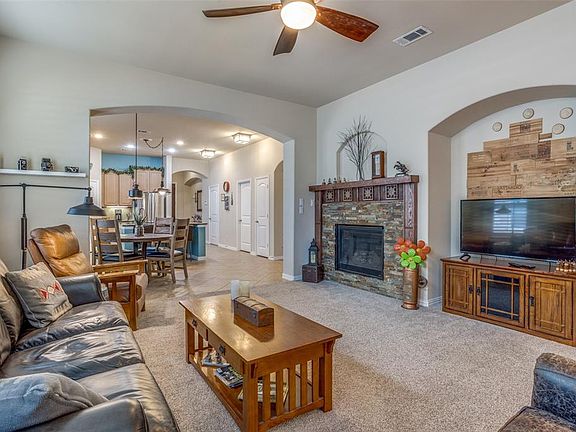5th image of 2716 Golfview Dr