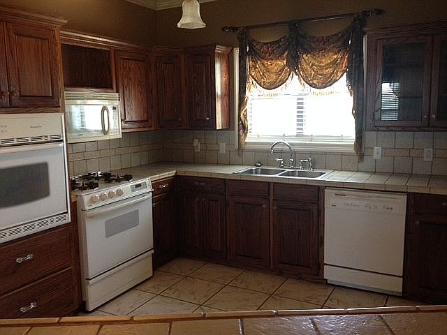 2nd image of 3030 Englewood Dr