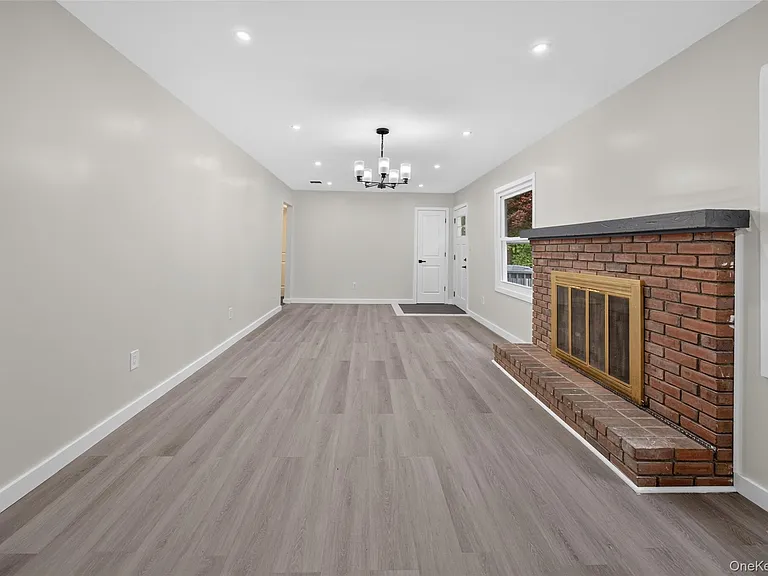 179 Roosevelt Rd — Photo 13