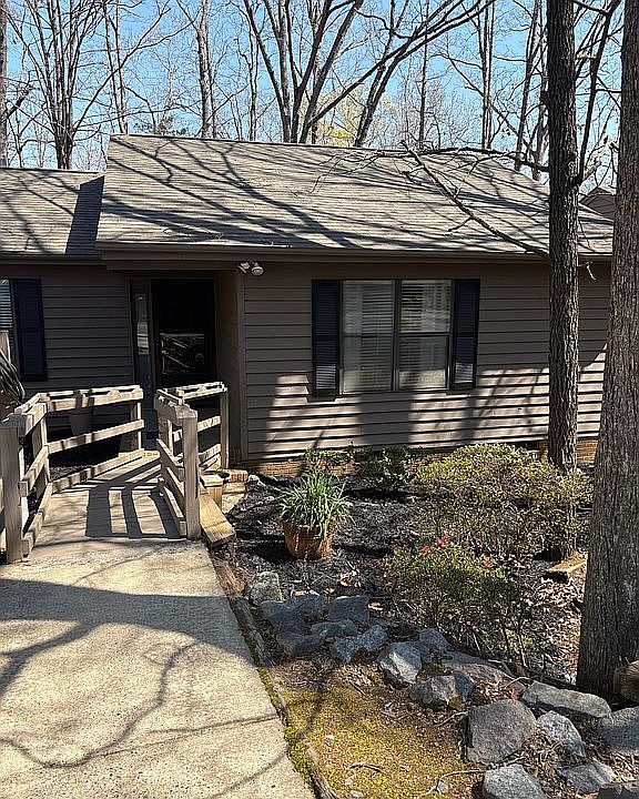 1st image of 141 Cedar Holw