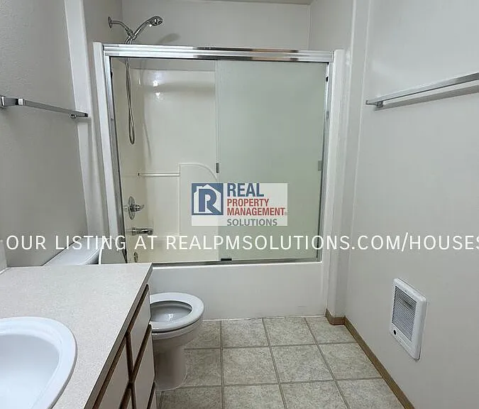 8514 N Syracuse St #1 — Photo 17