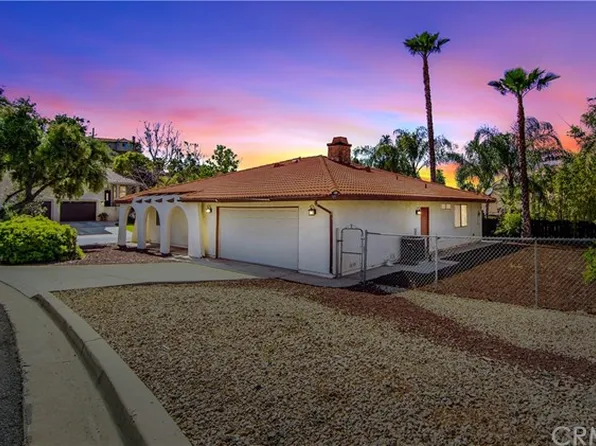 21930 W San Joaquin Dr, Canyon Lake, CA 92587